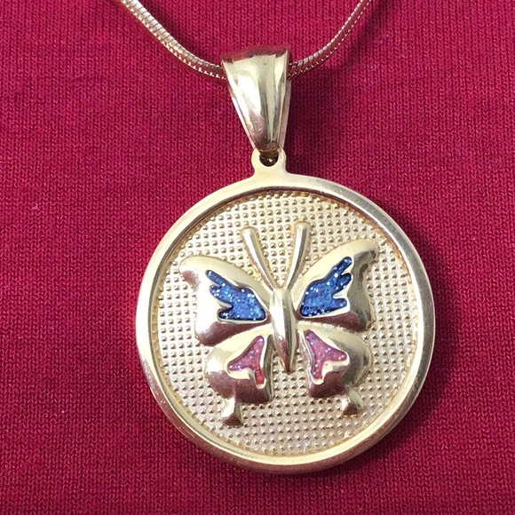 XMAS GIFTING Delicate gold BUTTERFLY stainless steel pendant w/ chain. - Picture 2 of 5